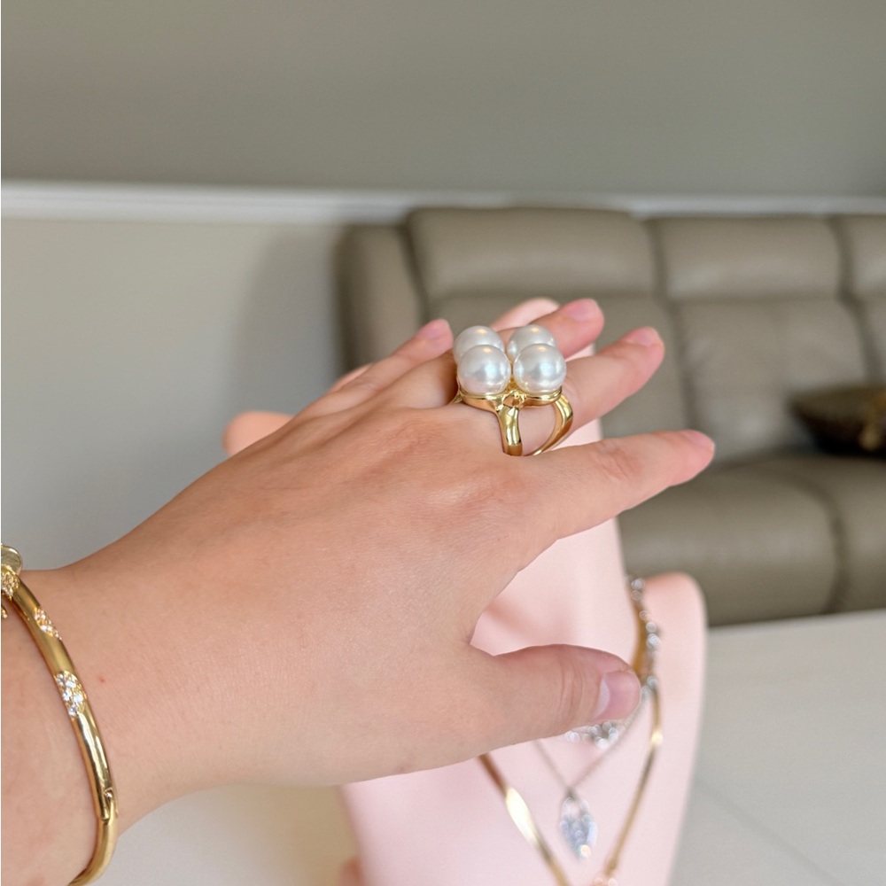 Elegant Gold Pearl Cluster Ring - White Pearls - Picture 3 of 9